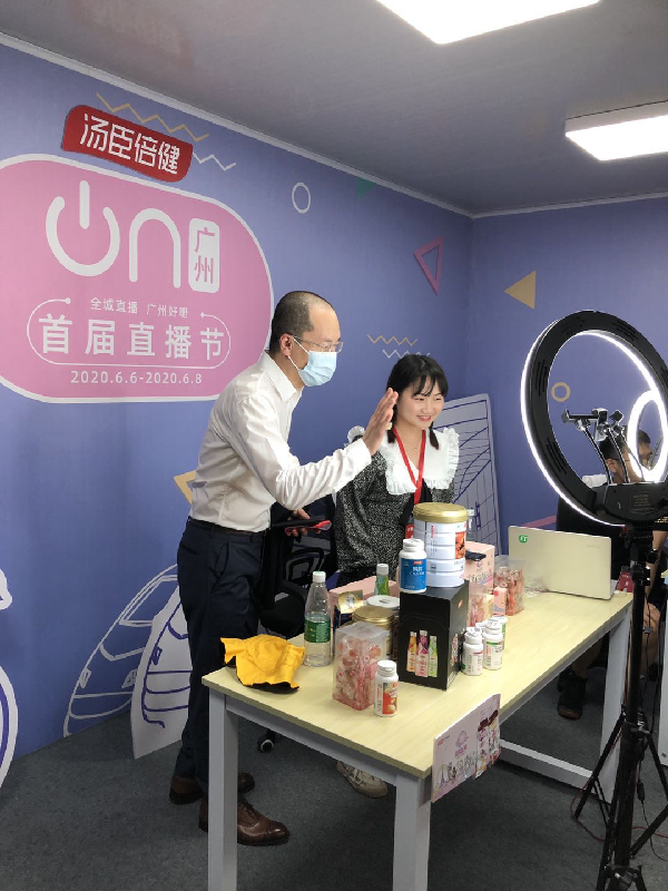 地下直播软件哪个好_地下室直播间装修图_地下城开直播配置要求