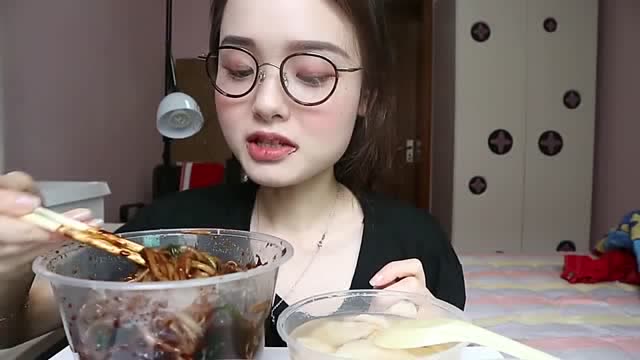 真人美女扣b图片_美女扣b视频_美女自慰扣b出水视频
