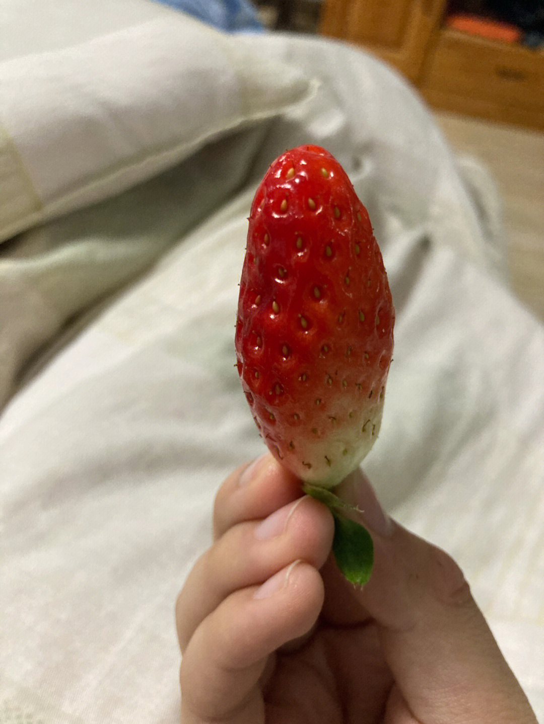 女生吃草莓有什么好处和坏处_女生吃草莓是什么_吃草莓是指女生什么部位