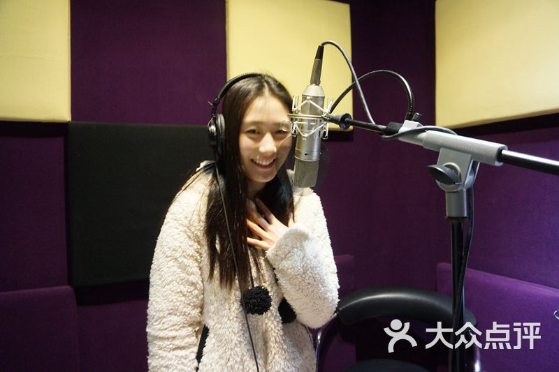 原神钟离配音是谁_钟离配音演员_钟离的配音演员