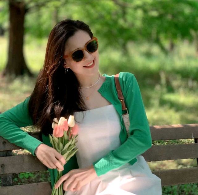 打美女屁屁_打美女_美女打一生肖是什么动物