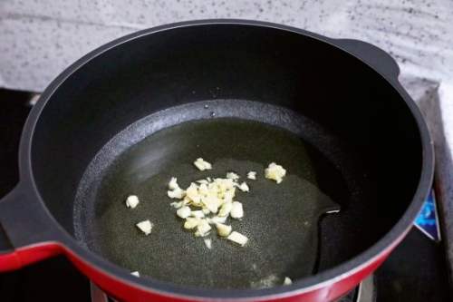 水煮黑背鲈食谱材料有哪些_水煮黑背鲈食谱材料有哪些_水煮黑背鲈食谱材料有哪些
