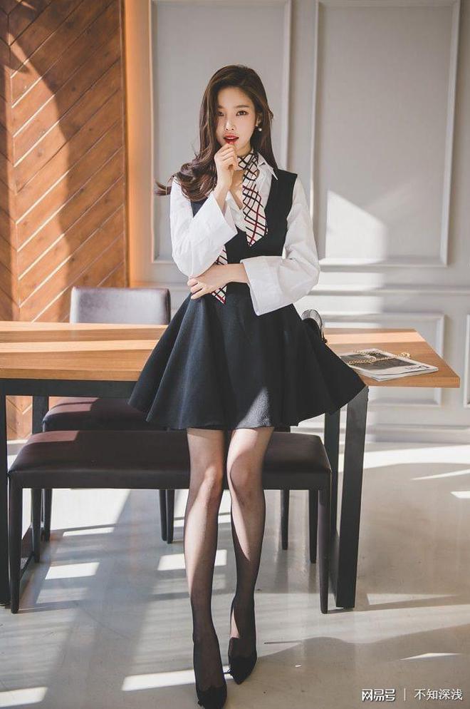 黑丝美女老师-性感教师用心传授安心技巧