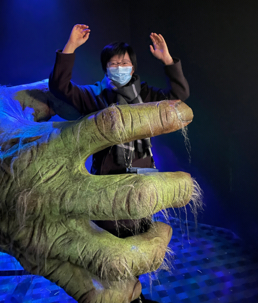 鬼屋拍照姿势_鬼屋游戏手机摄影_鬼屋摄像头