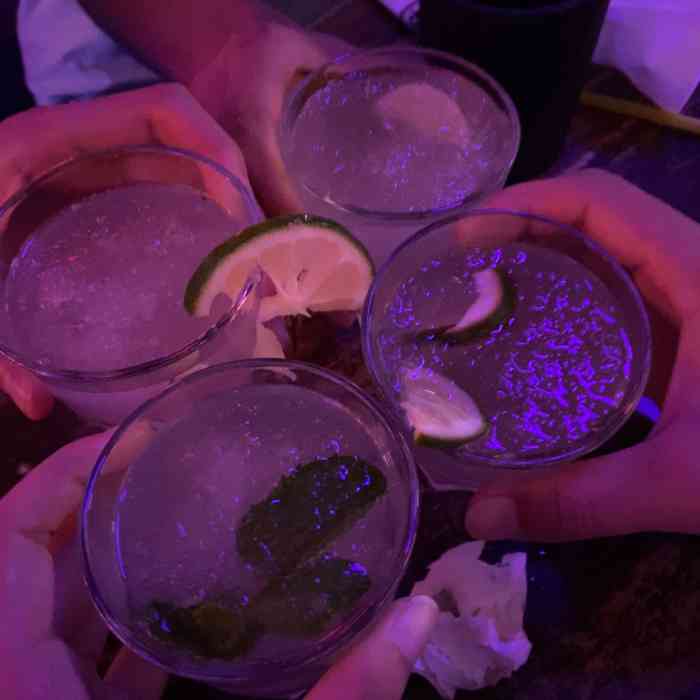 耍喝酒手机游戏怎么玩_喝酒玩的手机游戏app_喝酒手机耍游戏