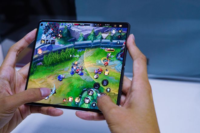 华为折叠屏手机打游戏_华为折叠手机可以打游戏吗_华为折叠手机打游戏怎么样