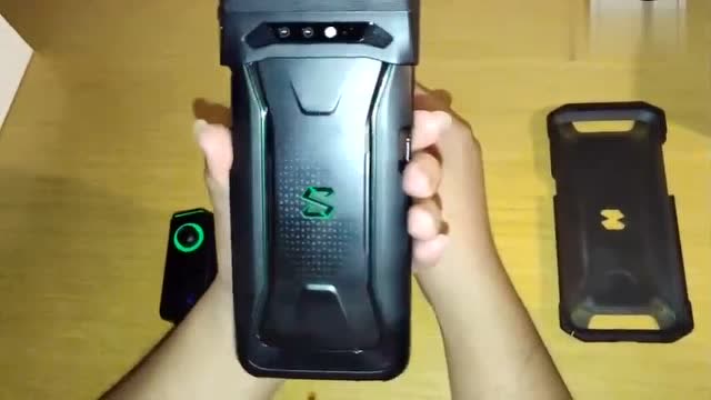 黑鲨手机2自动游戏手柄_黑鲨手柄改成自动连发_黑鲨手柄游戏手模式