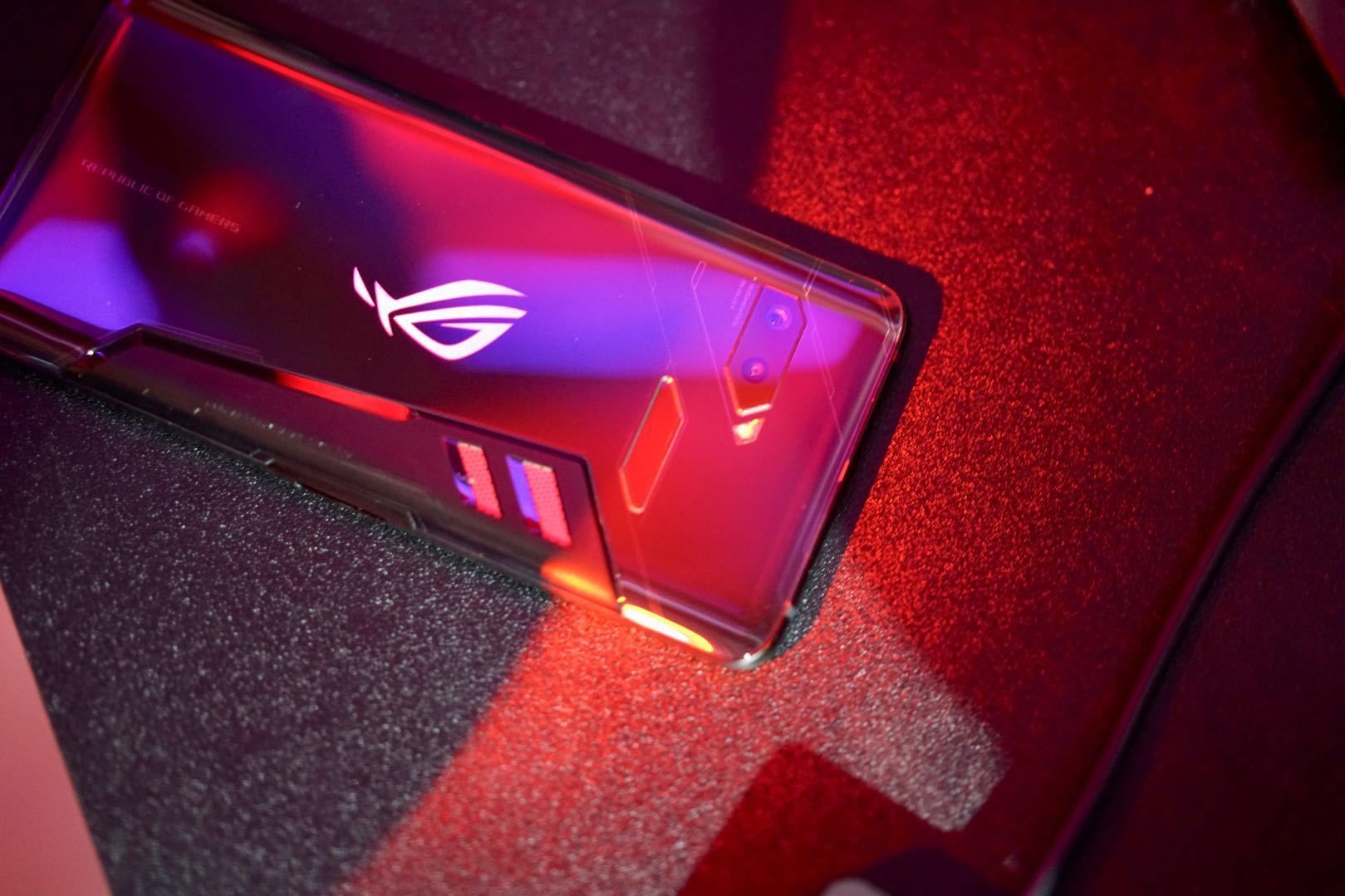 华硕rog游戏手机5 s_华硕手机游戏助手_华硕手机游戏手机