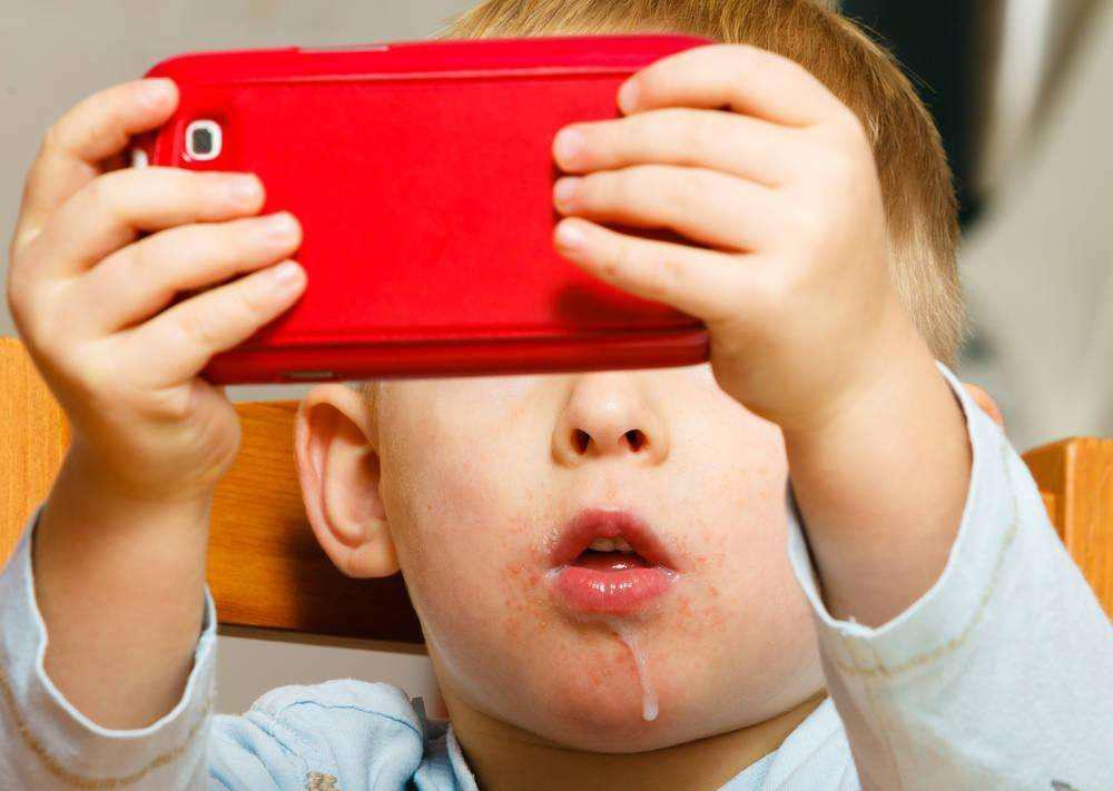 发热玩电脑手机游戏孩子能玩吗_孩子玩游戏手机电脑发热_游戏发烧手机