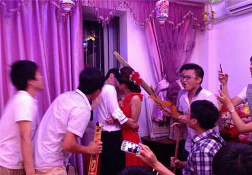 闹洞房的游戏